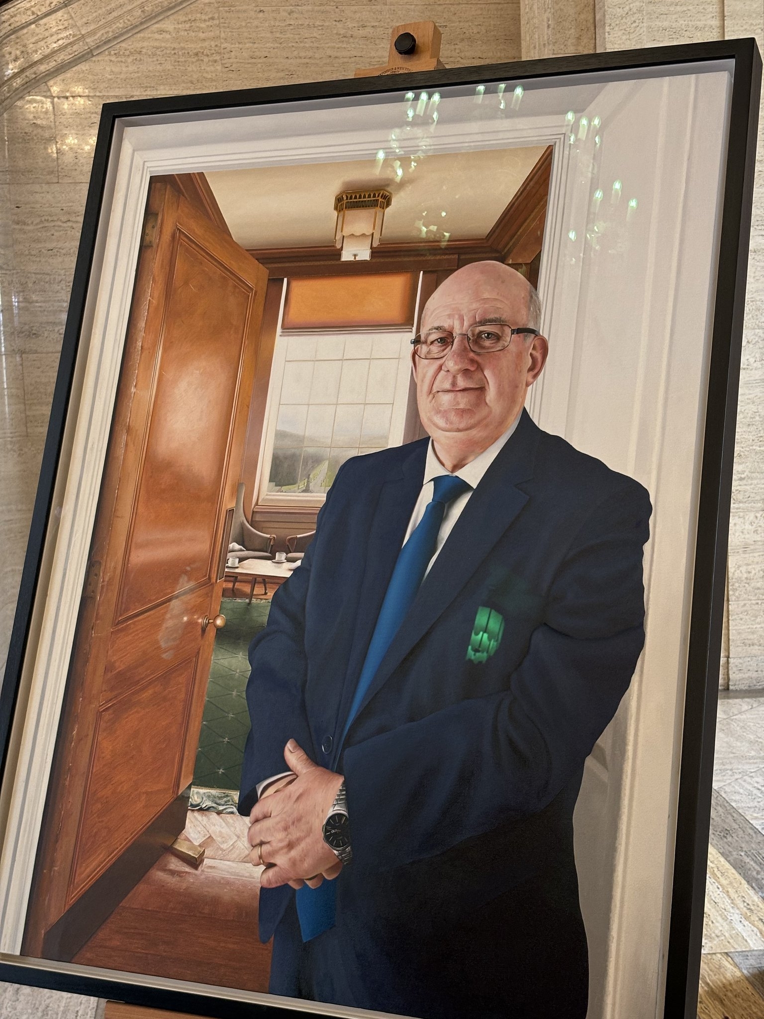 Official portrait of Donegal born Lord unveiled at Stormont Highland Radio Latest Donegal