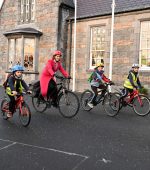 12/12/2022 repro free: Minister Naughton announces Round Two of the Safe Routes to School Programme: Minister of State at the Department of Transport, Hildegarde Naughton TD, joined students from Scoil Fhursa in Galway from Left Jane N Chearbhaill,
ÊJohn î Grinne, Max î Cearbhaill and Anna N Ghrinne.


The National Transport Authority and Santa Claus in announcing that 108 schools will be included in the Safe Routes to School Programme. The programme aims to provide safer infrastructure which will encourage children to cycle, walk and wheel to school. Photo:Andrew Downes xposure.