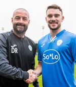 Dave Rogers signs Cian Lynch to Finn Harps 2023-7112