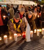 Hundreds of people came together  with the Mayor, Councillor Sandra Duffy in Derry’s Guildhall Square for a candle light vigil in memory of the 10 victims of the Cresslough explosion. Picture Martin McKeown. 10.10.22