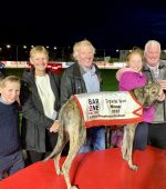 Gizom Cash wins Bar One Racing Crystal Vase