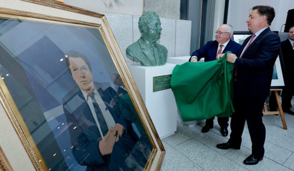 29/03/2023 NO REPRO FEE, MAXWELLS DUBLIN
BUST UNVEILING TO COMMEMORATE RECEIPT OF THE NOBEL PEACE PRIZE
BY JOHN HUME AND DAVID TRIMBLE.
Pic shows Sen î Fearghal, Ceann Comhairle and John Hume Jnr at the unveiling of the Bust .ÊIn a historic moment in 1998, the Nobel Peace Prize was awarded jointly to John Hume and David Trimble for their efforts to find a peaceful solution to the conflict in Northern Ireland. This year the Houses of the Oireachtas will commemorate the 25th anniversary of the receipt of the Nobel Peace Prize by David Trimble and John Hume by unveiling a series of commemorative artworks. Today,Ê a bust of John Hume was unveiled in LH2000, which will align with the anniversary of the Good Friday Agreement.Ê Sculptor Elizabeth OÕKane created this bust, and will be in attendance.Ê The bust of David Trimble is being acquired by the OPW and will be unveiled later this year in December to align with the anniversary of the receipt of the Nobel Peace Prize. Ê PIC: NO FEE, MAXWELLS 29-3-23