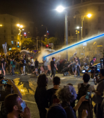 Police_water_cannon_in_protests_against_Netanyahu