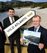 26/01/2018 – Minister of State for Tourism and Sport Brendan Griffin TD joined Tourism Ireland and Fáilte Ireland today, to launch a new €1.8 million initiative, specially designed to boost tourist numbers from Britain to the Wild Atlantic Way.
PIC SHOWS: Paul Keeley, Director of Commercial Development with Fáilte Ireland; Tourism Minister Brendan Griffin; and Niall Gibbons, CEO of Tourism Ireland, at the launch of a new ‘Wonders of the Wild Atlantic Way’ campaign.
Pic – Don MacMonagle (no repro fee)
Further press info – Niamh Doherty, Tourism Ireland Tel: 01 476 3425
or Alex Connolly, Fáilte Ireland Tel: 086-796 6320