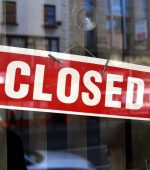closed-sign-in-shop-window