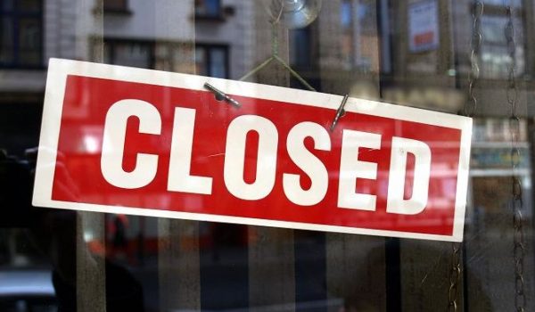 closed-sign-in-shop-window
