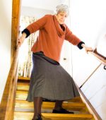 elderly-woman-stairs
