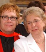 Elton John, and his mother Sheila Farebrother who died last December CREDIT: XPOSURE