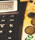 Calculator and euros with the sign Pension