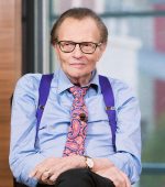 UNIVERSAL CITY, CA - SEPTEMBER 12:  Larry King visits "Extra" at Universal Studios Hollywood on September 12, 2017 in Universal City, California.  (Photo by Noel Vasquez/Getty Images)