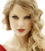 Musician Taylor Swift poses for a portrait in West Hollywood, Calif. on Wednesday, Sept. 22, 2010.  Swift's new album "Speak Now" will be released on Oct. 25, 2010. (AP Photo/Matt Sayles)