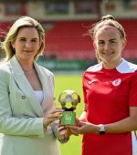 16 August 2022; SSE Airtricity Sponsorship and Marketing Manager, Leanne Sheill, presents the SSE Airtricity Women's National League Player of the Month for June/July 2022 to Emma Doherty of Sligo Rovers at The Showgrounds in Sligo. Photo by Ramsey Cardy/Sportsfile *** NO REPRODUCTION FEE ***